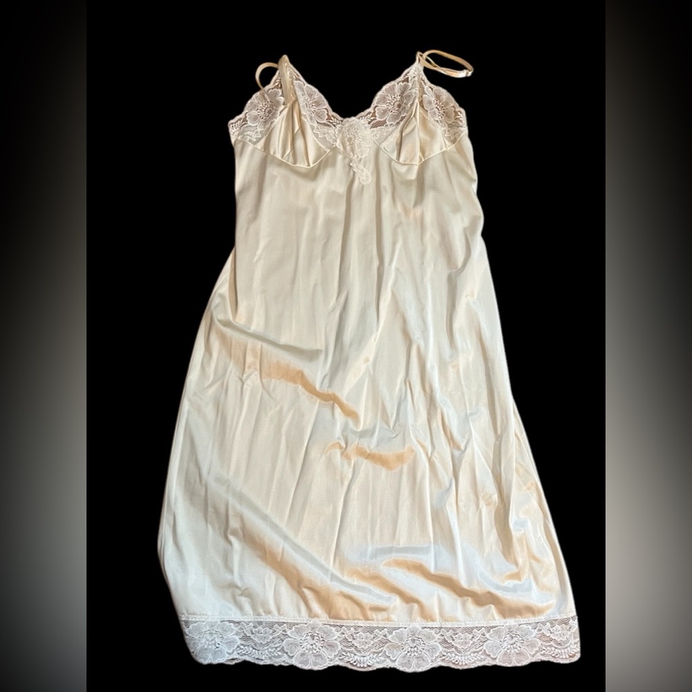 Vintage 70’s Elegant Cream Lace Nightgown Or Slip